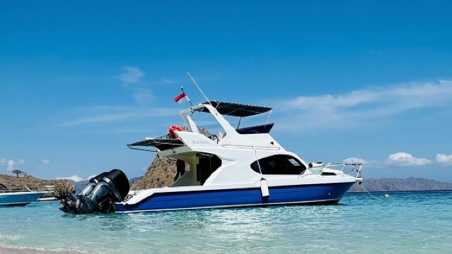 Early Morning Speedboat Tour to Komodo National Park