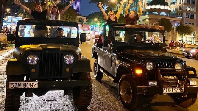 ทัวร์รถจี๊ปไซง่อนตอนกลางคืน : อาหารทะเลสดใหม่ อาหารริมทาง และสกายบาร์