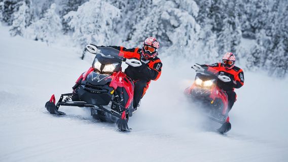 Doświadczenie w parku rozrywki ze skuterami śnieżnymi w Sapporo na Hokkaido (z transportem)