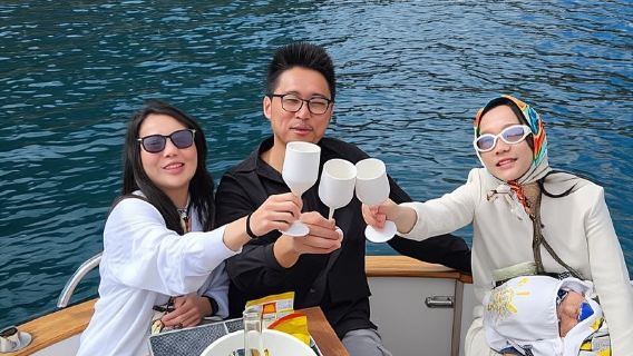 ソレント発:シュノーケリングとドリンク付きのカプリ島ボートツアー