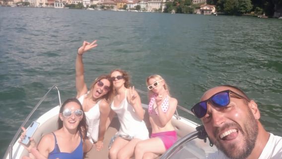 Lago de Como: tour compartido en barco de una hora con vino