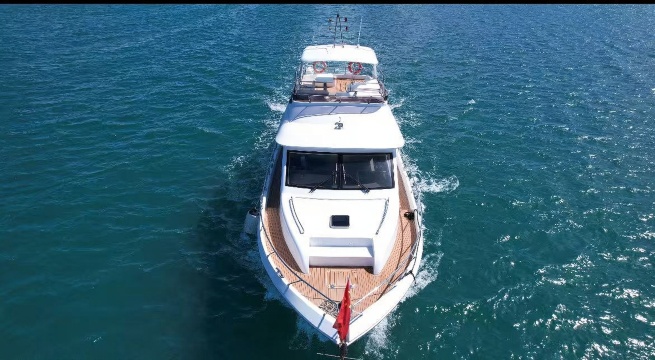 Berlayar dengan Kapal Pesiar Musim Panas (Sewa Kapal Pesiar Pribadi)