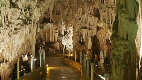 Alistrati Cave, Lazaridi Winery and City of Drama – Full-Day Private Tour