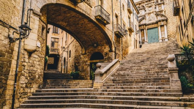 Однодневный тур: Кафедральный собор Жироны + Еврейский квартал Героны + Мост Эйфеля + Бесалу