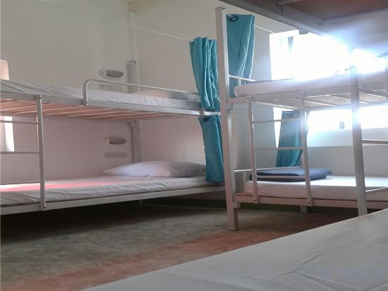 PLOY Hostel Room Type - Bed in 8-Bed Mixed Dormitory Room (Mixed Gender)