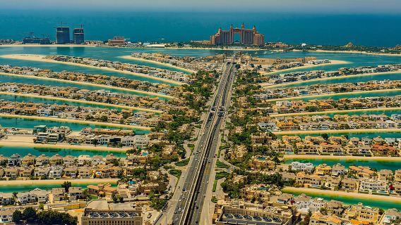 Dubai Aladdin Abenteuer mit Blick auf die Palme und den Rahmen