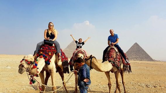Tour privato Piramidi di Giza, Sfinge, Sakkara, Piramidi di Dahshur, Pranzo e Cammello
