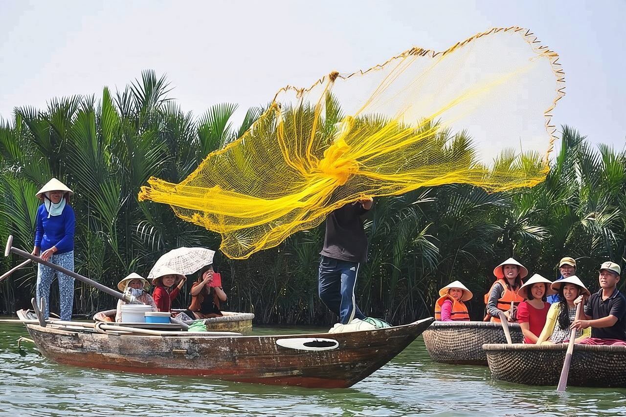 Hoi An: Coconut Basket Boat Ride in the Coconut Forest