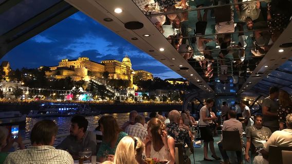 Pelayaran Makan Malam Terang Lilin di Sungai Donau Budapest dengan Musik Live