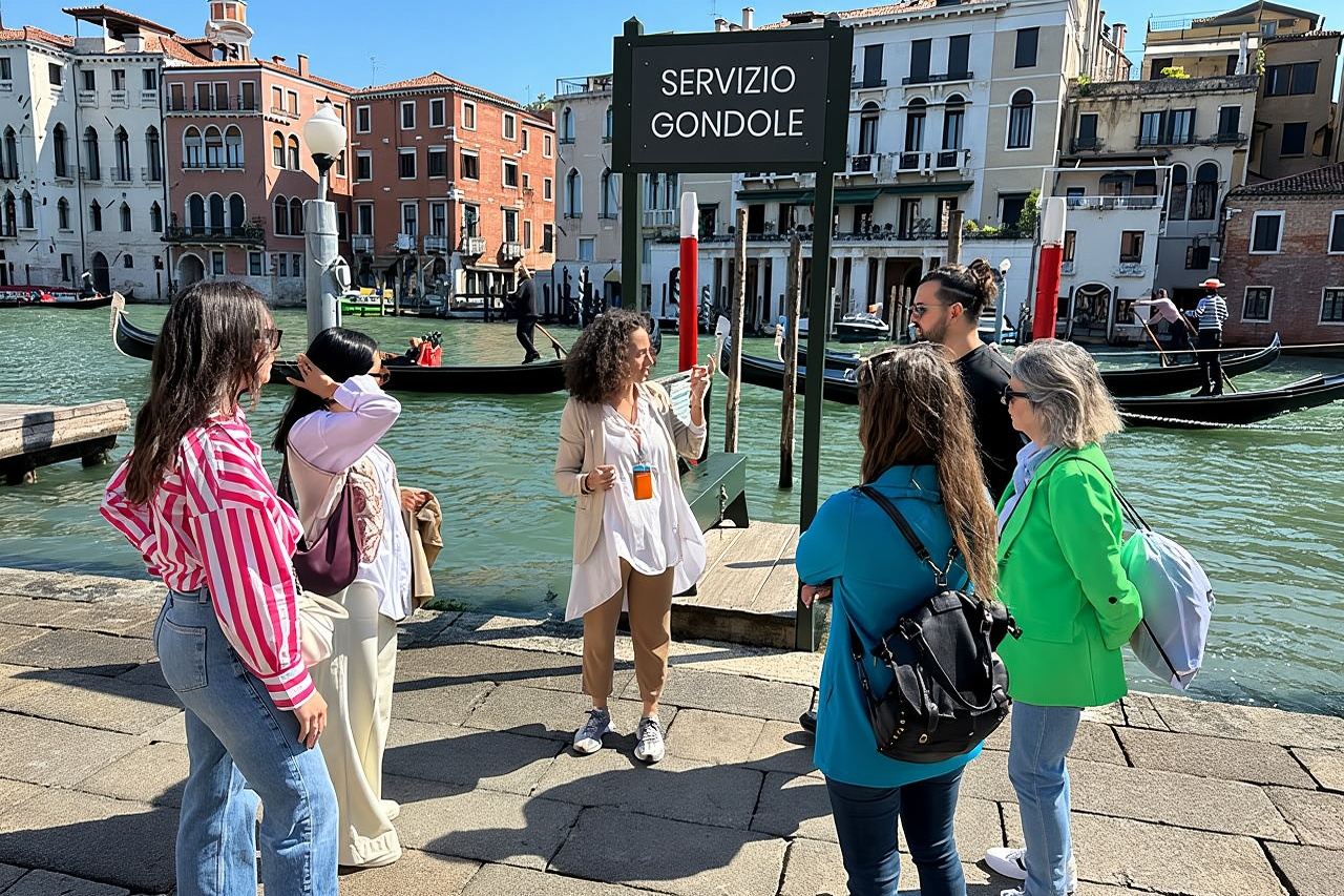 Venice Sightseeing Small Group Walking Tour with a Local Guide