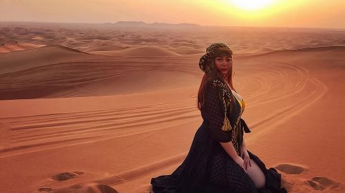 Red Sand Dune Bashing , BBQ Dinner Buffet & Live Shows 7