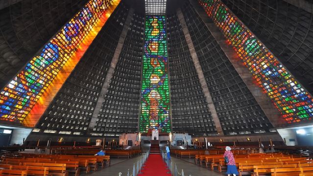 ทัวร์ครึ่งวัน กริชตูเรเดงโตร์ เซลารอน มหาวิหาร มารากานา และแซมบาโดรม