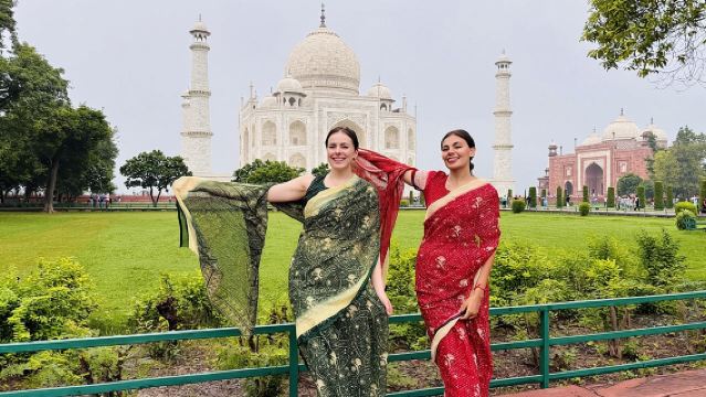Luxury Taj Mahal Day Trip from Delhi by High-Speed Train