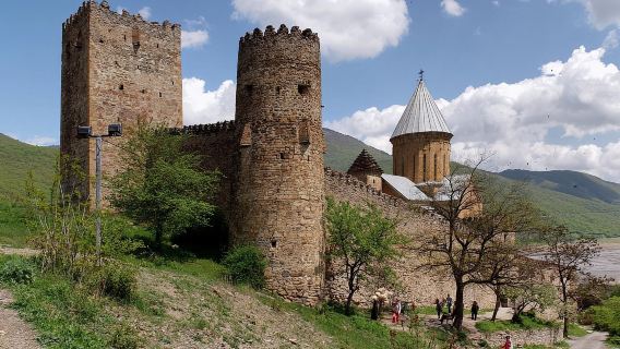 Dari Tbilisi: Ananuri, Gudauri, Kazbegi Adventure