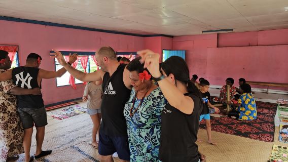 Sigatoka: River Cruise and Salad Bowl Valley Tour
