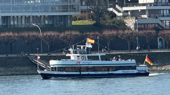 RheinSchifffahrt von Bonn nach Königswinter mit Live-Guide