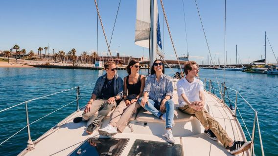 Barcelona: Sailing tour with open bar and aperitive