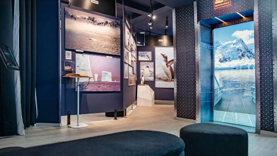 Interactive Photo-Museum of Antarctica with Virtual Reality