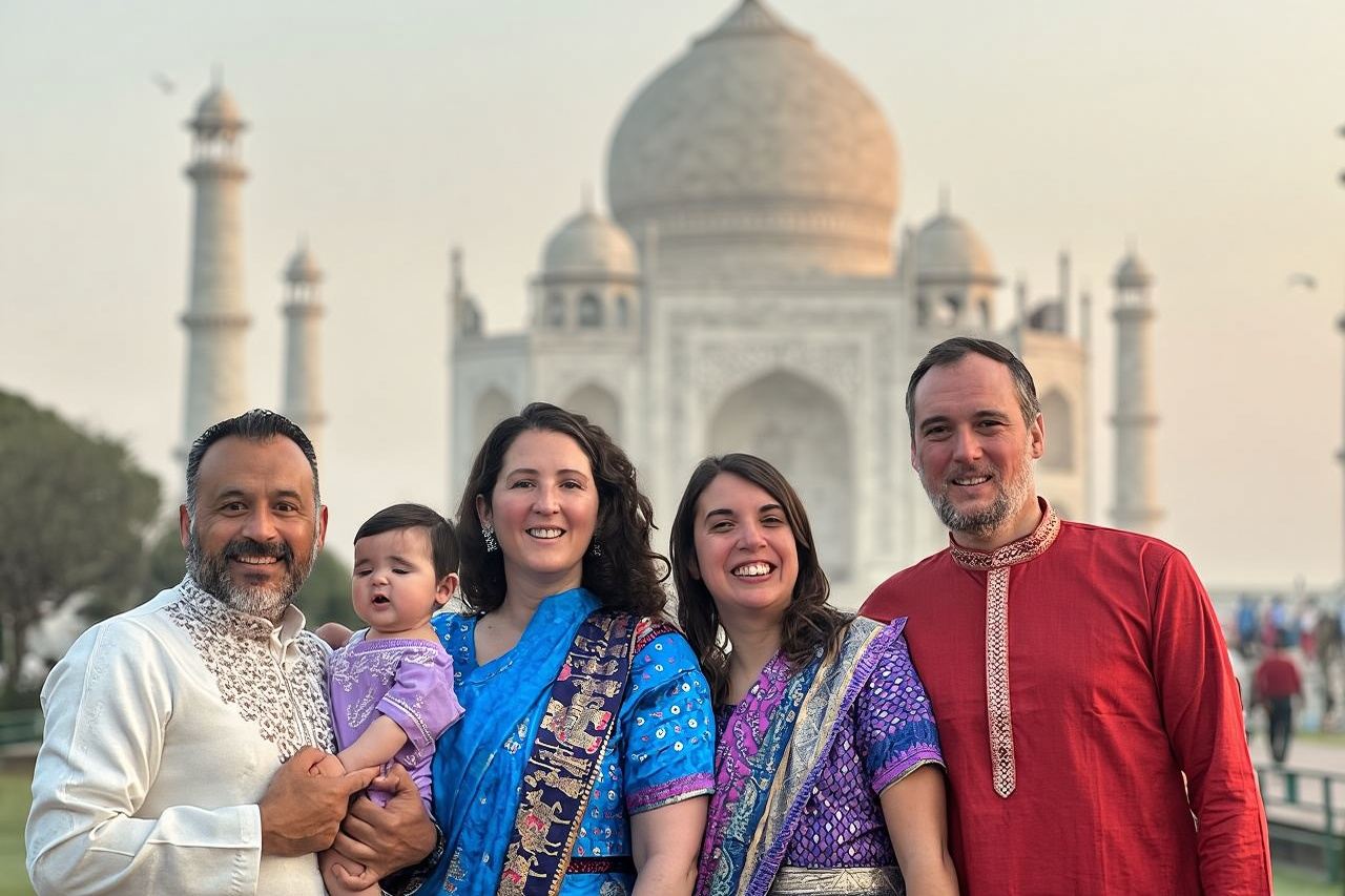 Tour privato di un giorno al Taj Mahal e alla città di Agra in auto con aria condizionata - tutto incluso