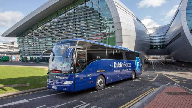 Bilet elektroniczny/ekspresowy na autobus Dublin Express ● Stacja Houston w centrum Dublina, południowe molo, stacja Pearse