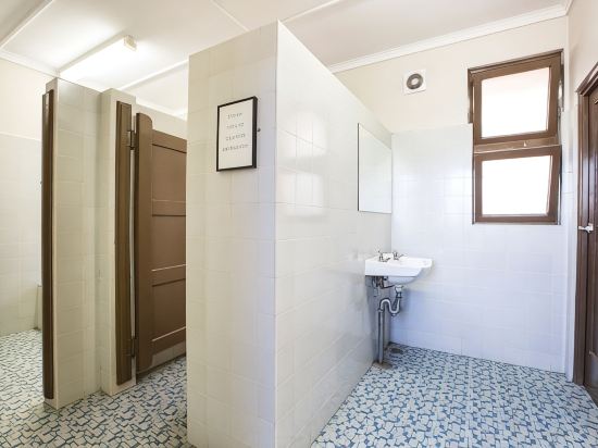 Toongabbie Hotel - Tap to explore photos