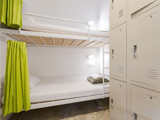PLOY Hostel Room Type - Bed in 6-Bed Dormitory Room (Mixed Gender)