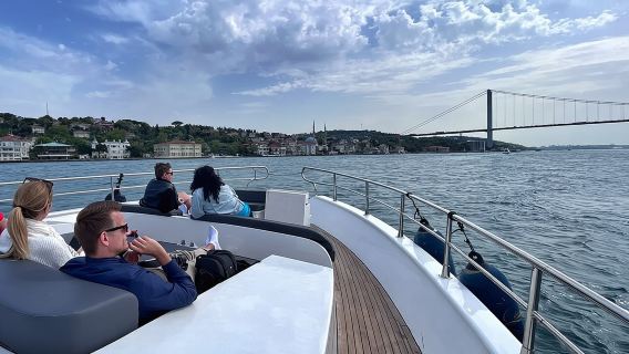 Luxury Bosphorus Yacht Cruise – Stopover in Asian Side
