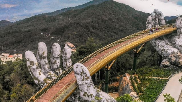 Golden Bridge & Ba Na Hills 1 Day including buffets lunch & 2 ways Cable Car