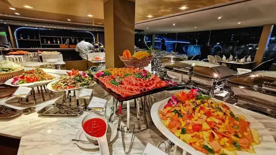 曼谷夜遊湄南河歡暢奧朗卡號-VIVA Alangka Cruise【Asiatique 河畔夜市碼頭】