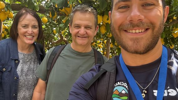 Sentiero dei Limoni: passeggiata tra limoneti e vista mare