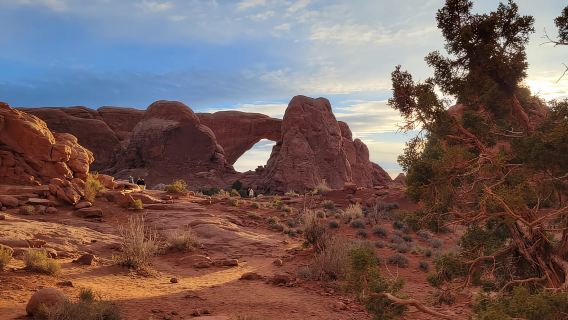 ทัวร์รถ 4x4 ของอุทยานแห่งชาติอาร์เชสตอนเช้า