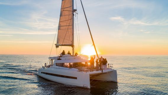 Baia di San Paolo: tour di mezza giornata in catamarano di lusso con bevande
