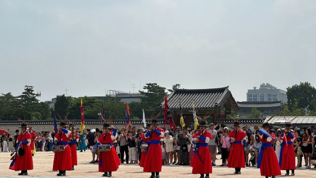 กิจกรรมแนะนำ - ทริปครึ่งวันในโซล (พระราชวังโซลและวัด)