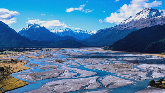 皇后鎮包車一日遊：格林諾奇探險+天堂鎮魔戒探秘+箭鎮漫步