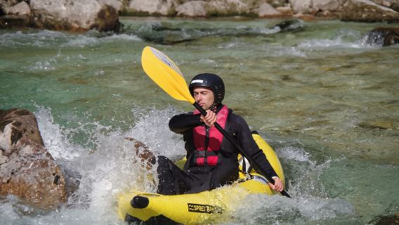 Bovec: Excursión de medio día en kayak por el río Soča
