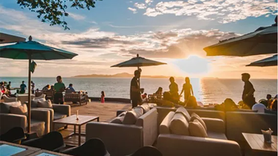 Buono acquisto e servizio di prenotazione per il ristorante panoramico The Sky Gallery a Pattaya, famoso per i tramonti mozzafiato