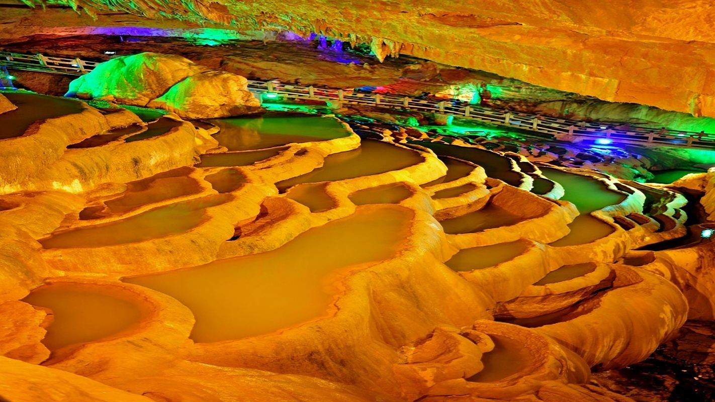 Jiuxiang Cave + Yiliang Roast Duck + Kunming City Private Tour