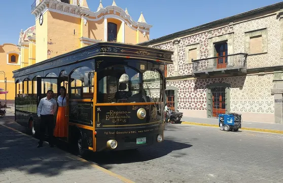 從普埃布拉搭乘傳統電車遊覽喬盧拉神奇小鎮