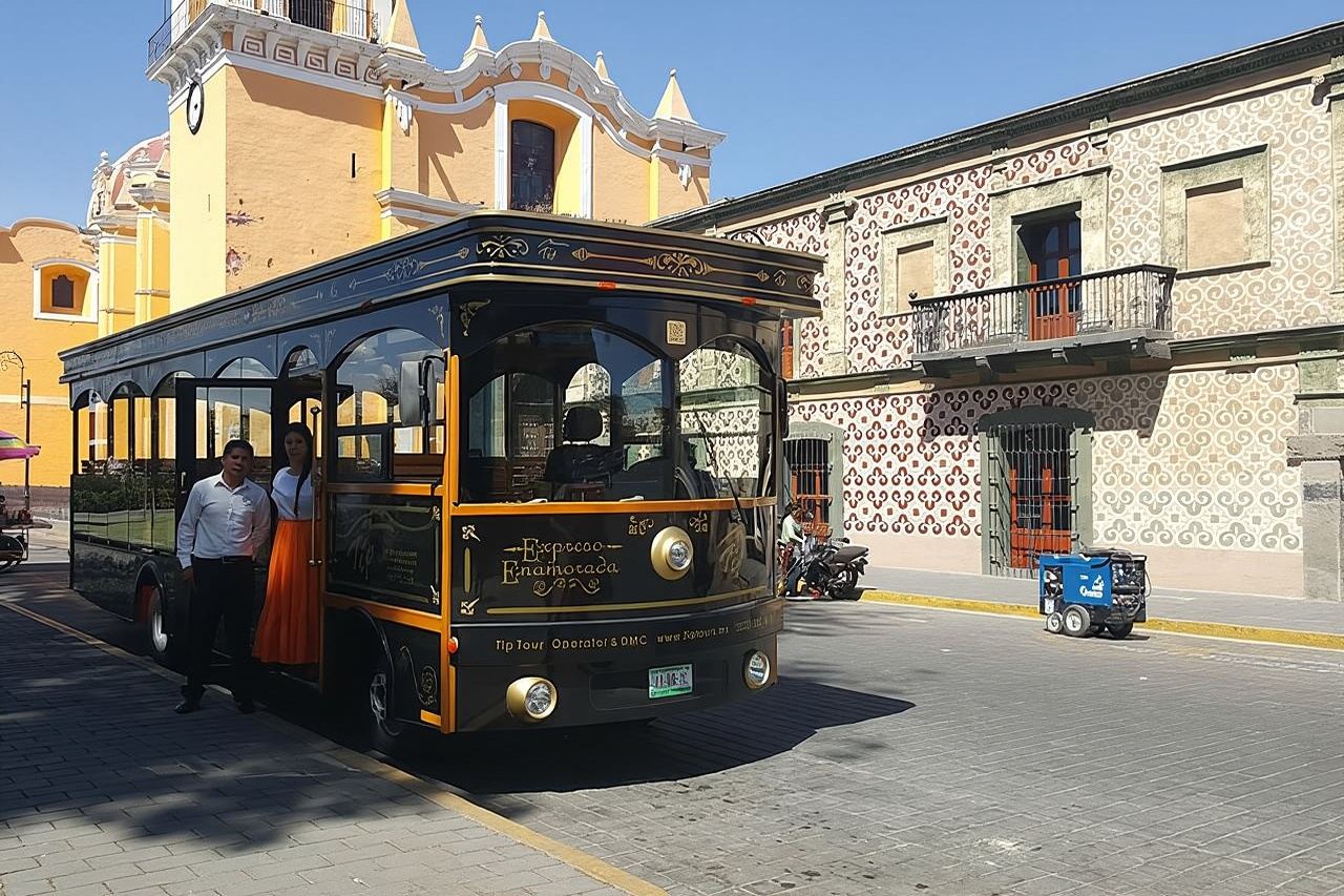 Cholula, die magische Stadt, mit einer traditionellen Straßenbahn von Puebla aus.