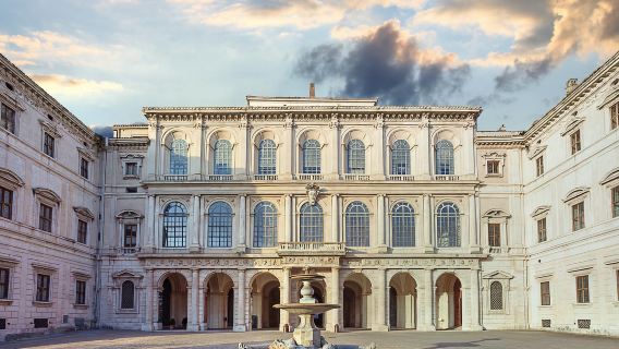 tour 1 ngày Nhà thờ Chúa Ba Ngôi, Quảng trường Tây Ban Nha, Bảo tàng Nghệ thuật Hiện đại Quốc gia và Cầu thang Tây Ban Nha.