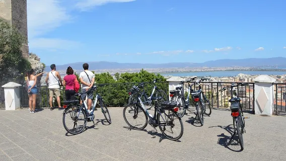 Tur Sepeda Listrik dengan Pemandu Lokal di Kota Tua Cagliari