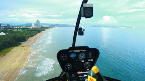Esperienza di volo in elicottero a Sanya / Base del Duty-Free Internazionale di Haitang Bay [Pacchetto multi-opzioni disponibile / Modello R44 con capacità per 3 persone / Include rotta di atterraggio sull'Isola di Wuzhizhou]