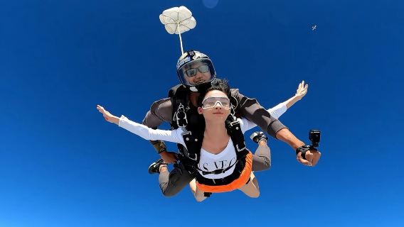 Pattaya high-altitude ocean view skydiving experience 13,000 feet (includes hotel transfer)