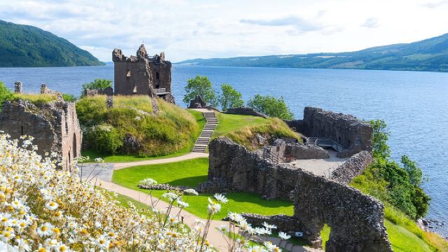 Loch Ness Cruise, Outlander & Urquhart Castle Tour from Inverness