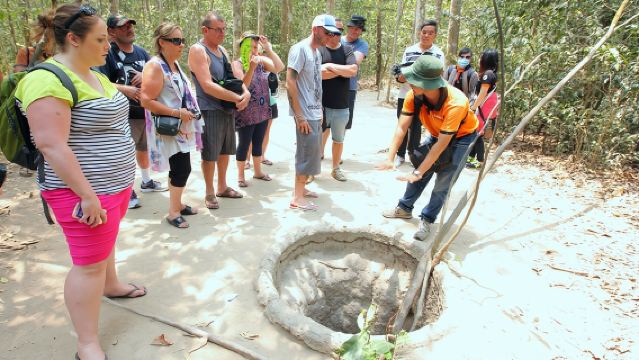 เช้าเดินชมอุโมงค์กูจี-มันสำปะหลัง-กับดักลับ เรือเร็วสุดหรู ไป-กลับ