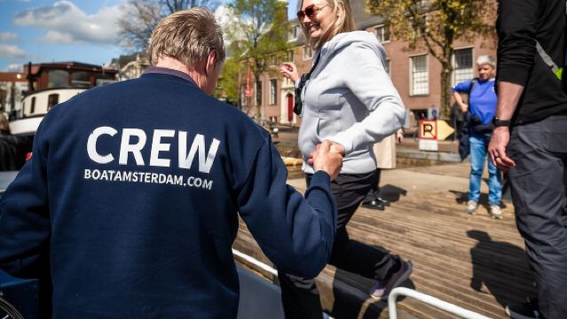 Amsterdam Open Boat Cruise with Live Guide and Two Drinks 