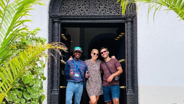 3時間のプライベート ストーン・タウン ウォーキングツアー