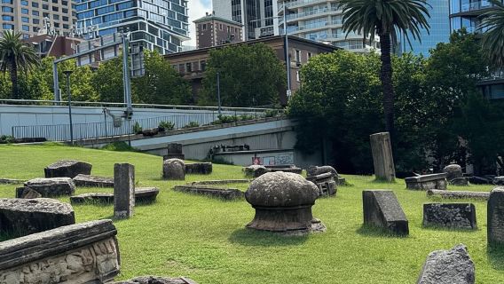 Sydney: City Highlights Walking Food Tour with Harbor Cruise