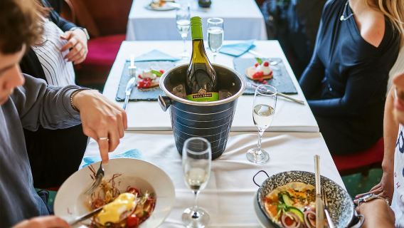 บูดาเปสต์: บรันช์ฤดูร้อนและล่องเรือพร้อมโปรเซกโกหรือเค้ก