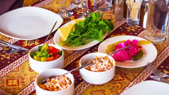 エレバン発:セヴァン湖+十字石+セリンステーション+ジェルムク滝+ワイナリー試飲